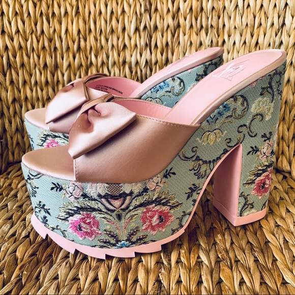 New YRU Pink Satin Bow Brocade Platforms - Picture 4 of 6